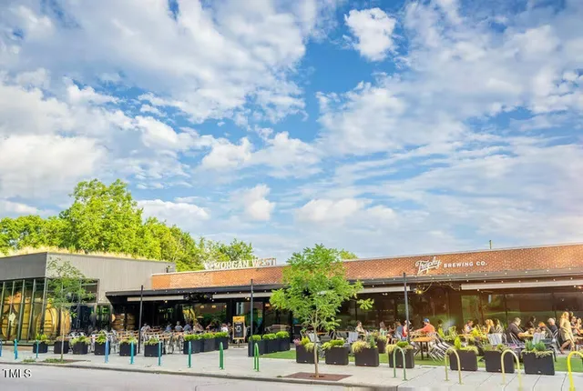 a view of a water fountain in front of building