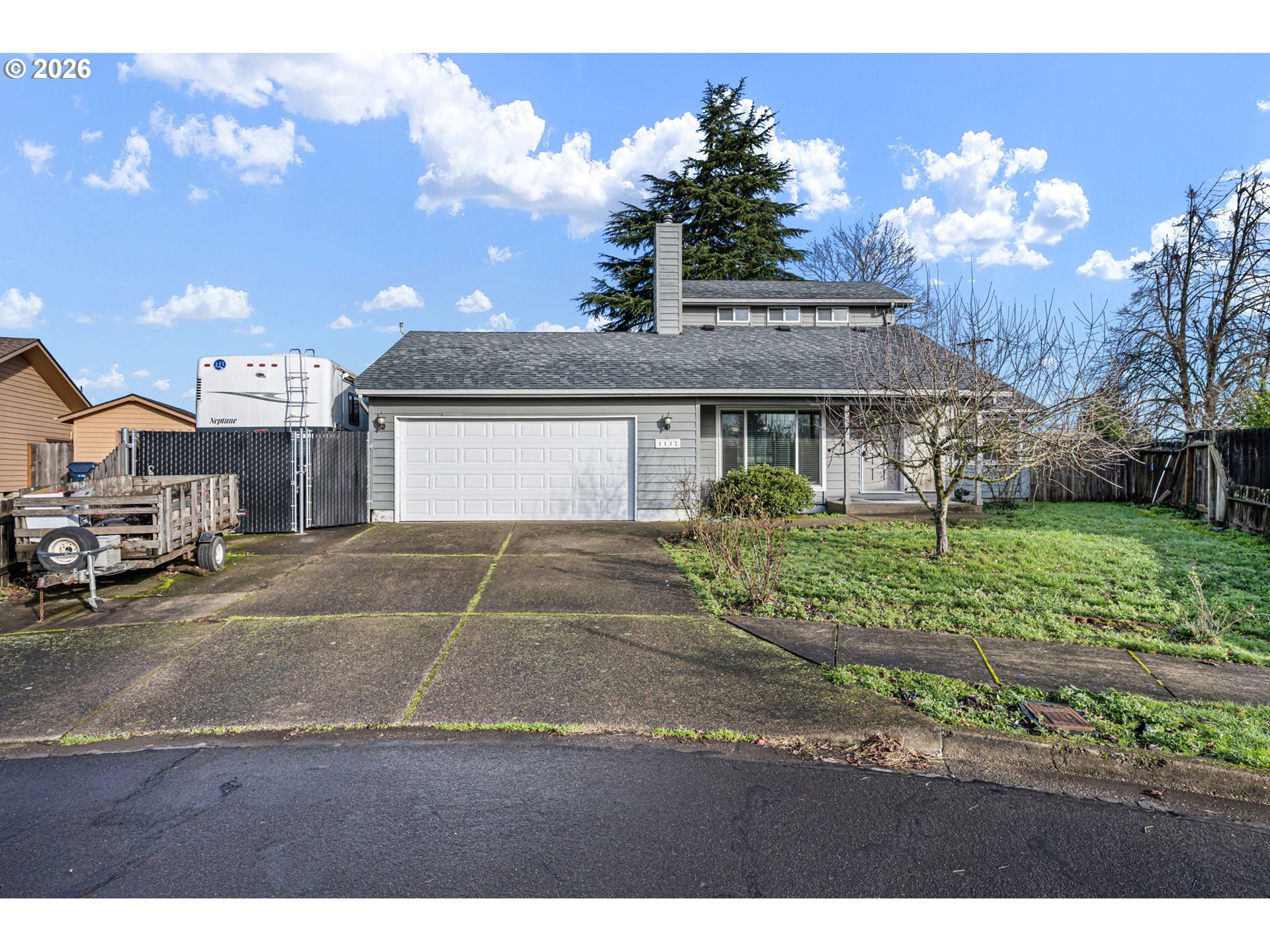 a view of a house with a backyard