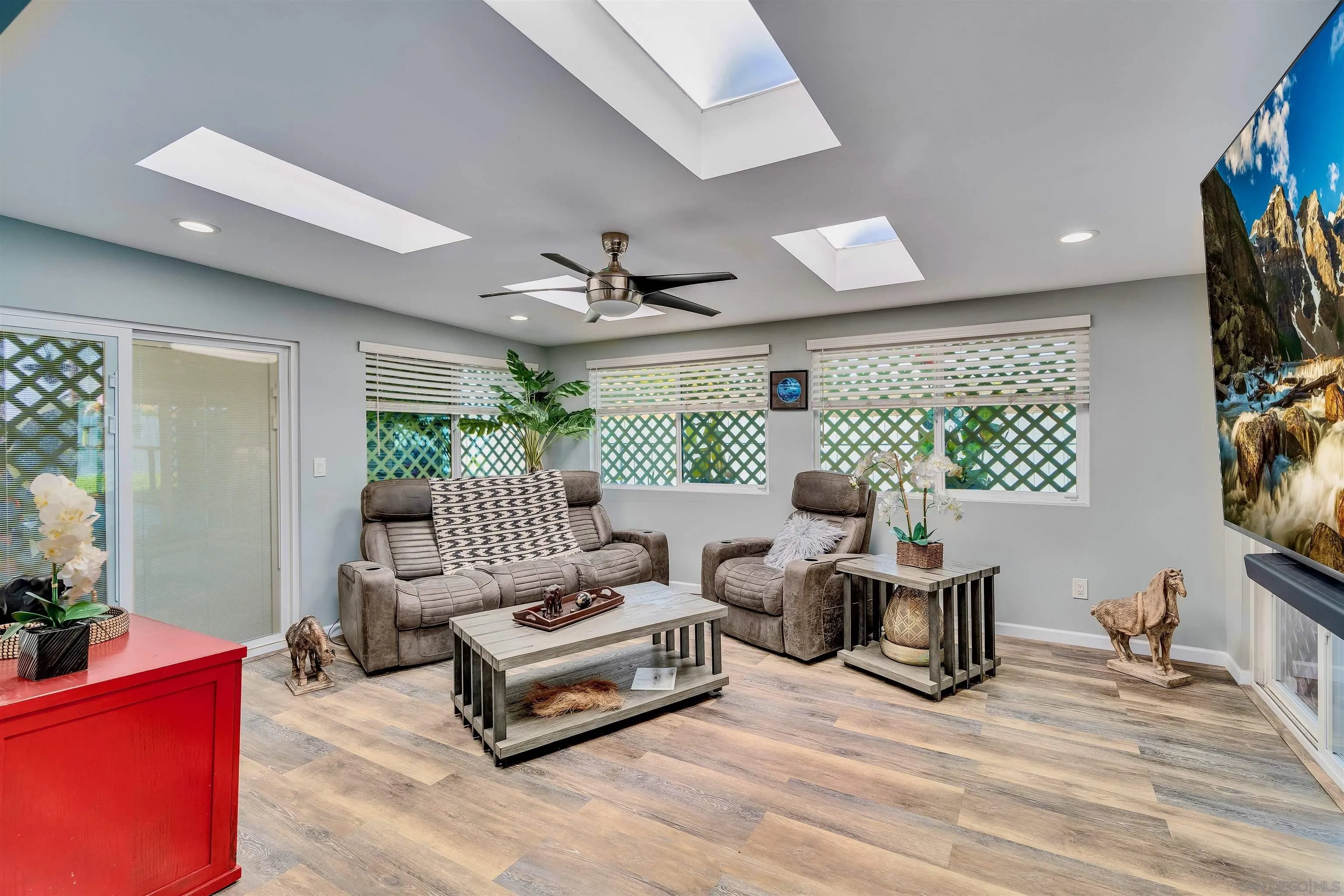 737 Carlsbad Street Spring Valley, CA 91977 - Photo 11 of 29 Gallery Image 11