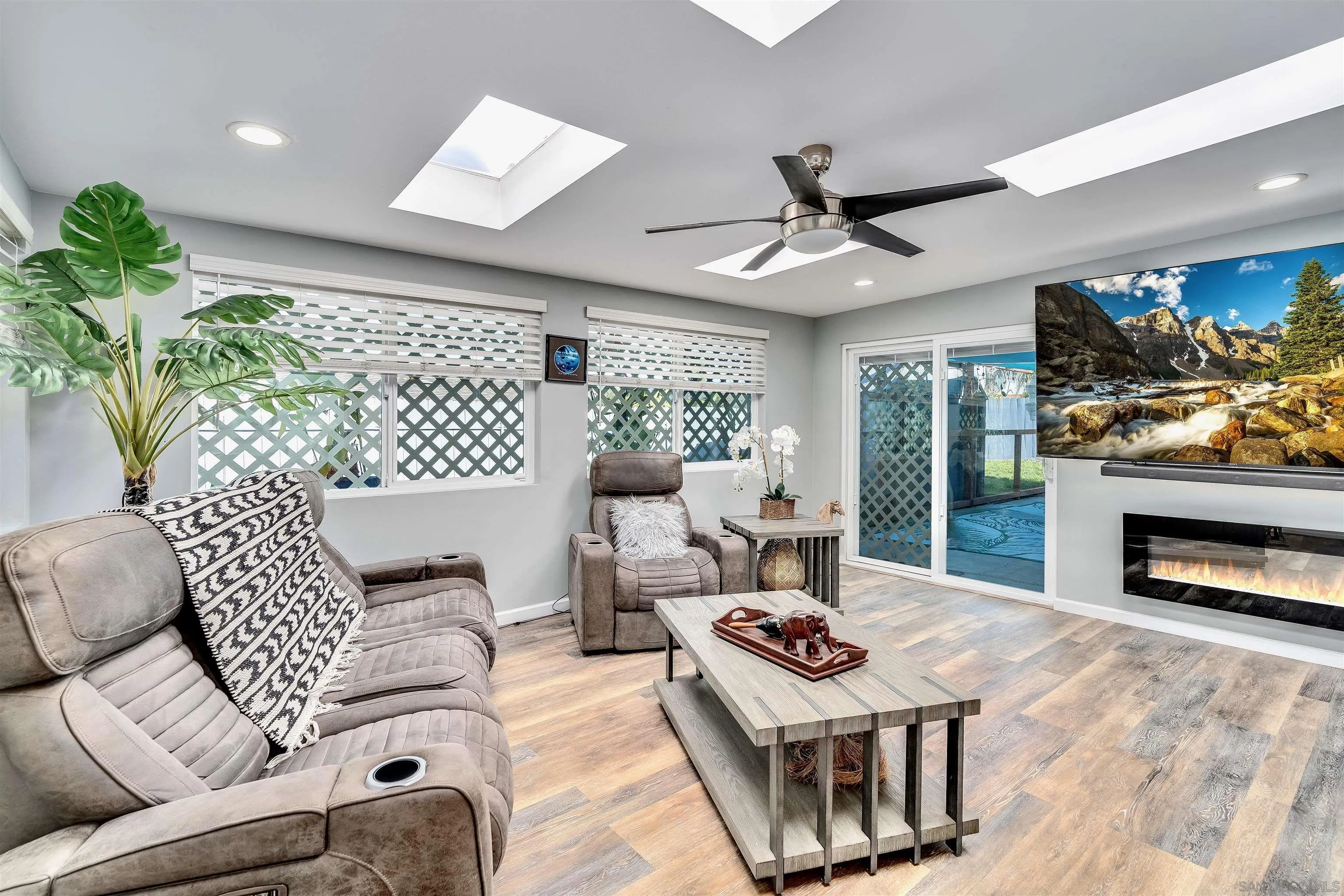 737 Carlsbad Street Spring Valley, CA 91977 - Photo 12 of 29 Gallery Image 12