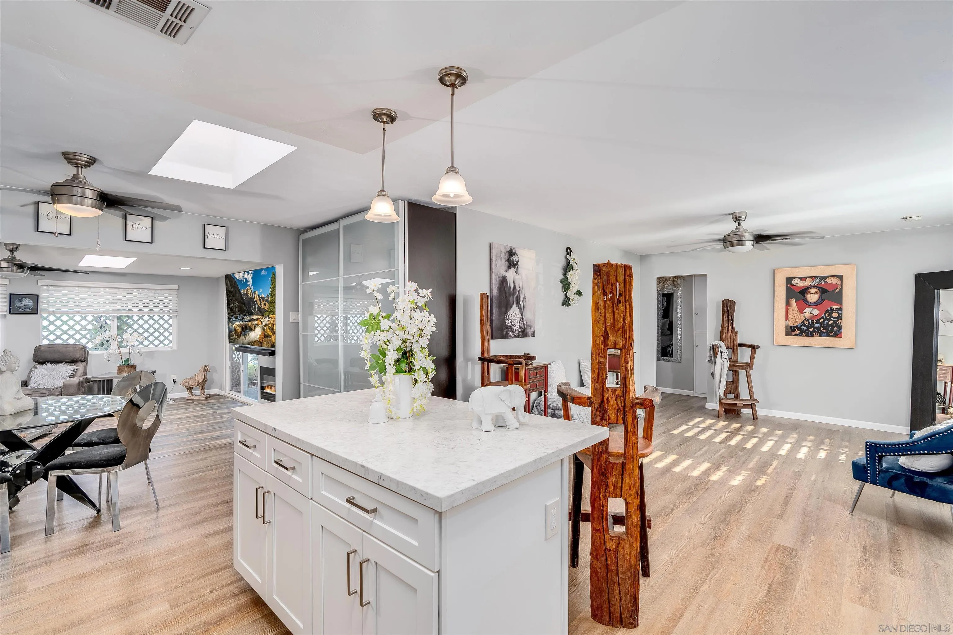 737 Carlsbad Street Spring Valley, CA 91977 - Photo 5 of 29 Gallery Image 5