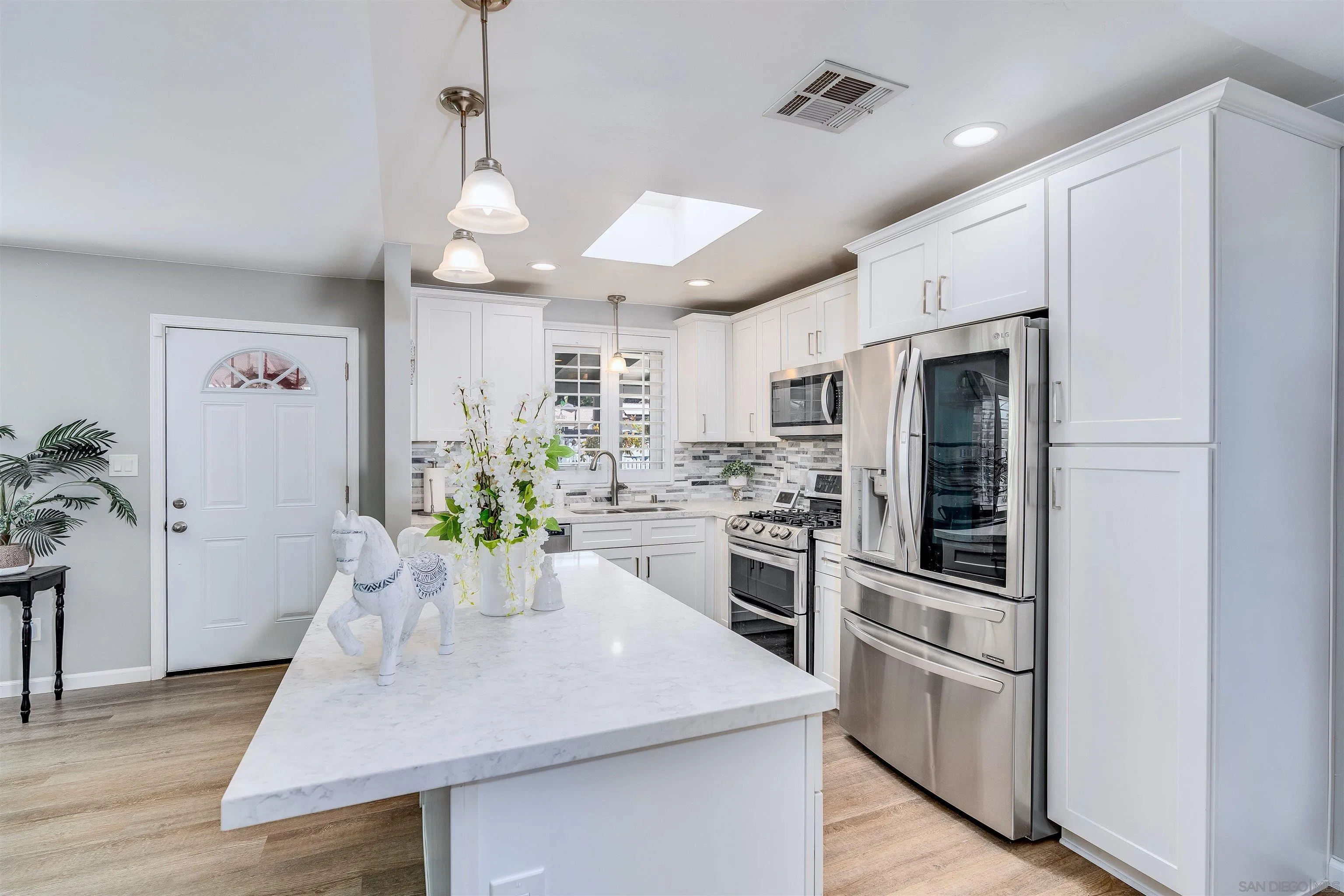 737 Carlsbad Street Spring Valley, CA 91977 - Photo 8 of 29 Gallery Image 8