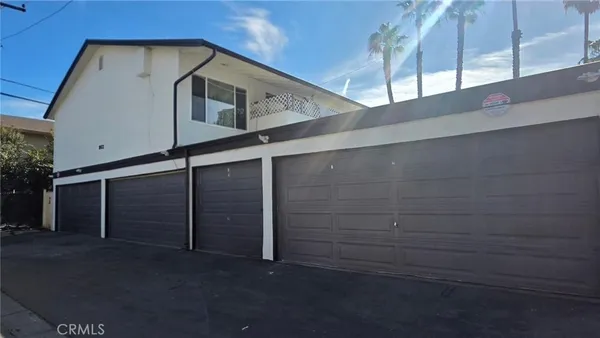 a front view of house with yard