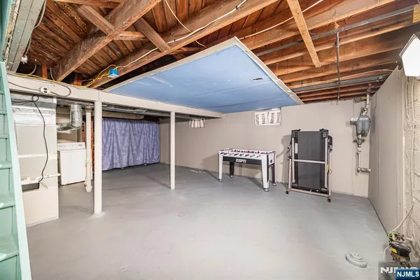 $625,000 | 40 South Drive, Rochelle Park, NJ 07662