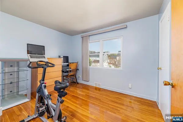 $625,000 | 40 South Drive, Rochelle Park, NJ 07662
