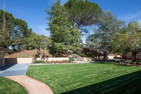 $8,868,000 | 26201 Dori Lane, Los Altos Hills, CA 94022