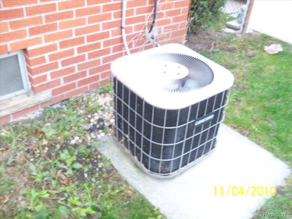 29489 Schoenherr Road Warren, MI 48088 - Photo 7 of 14 moross 051