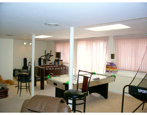 46 Azalea Road Sharon, MA 02067 - Photo 26 of 28 a living room with furniture