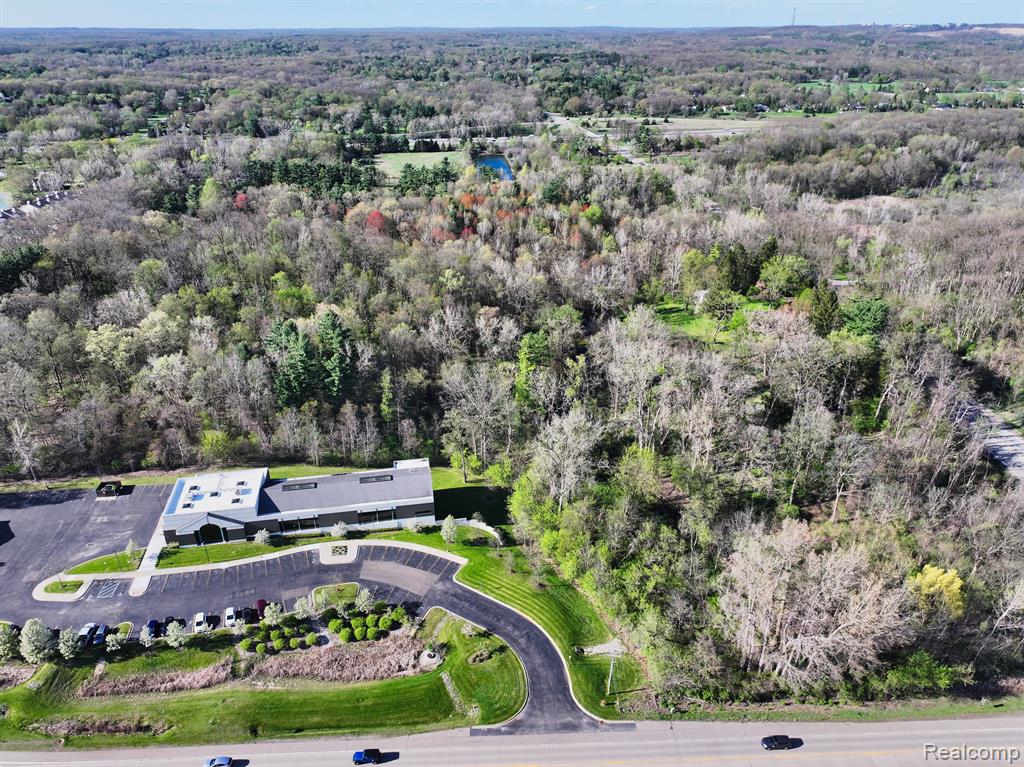 5920 Pleasant Valley Road Brighton, MI 48116 - Photo 15 of 40