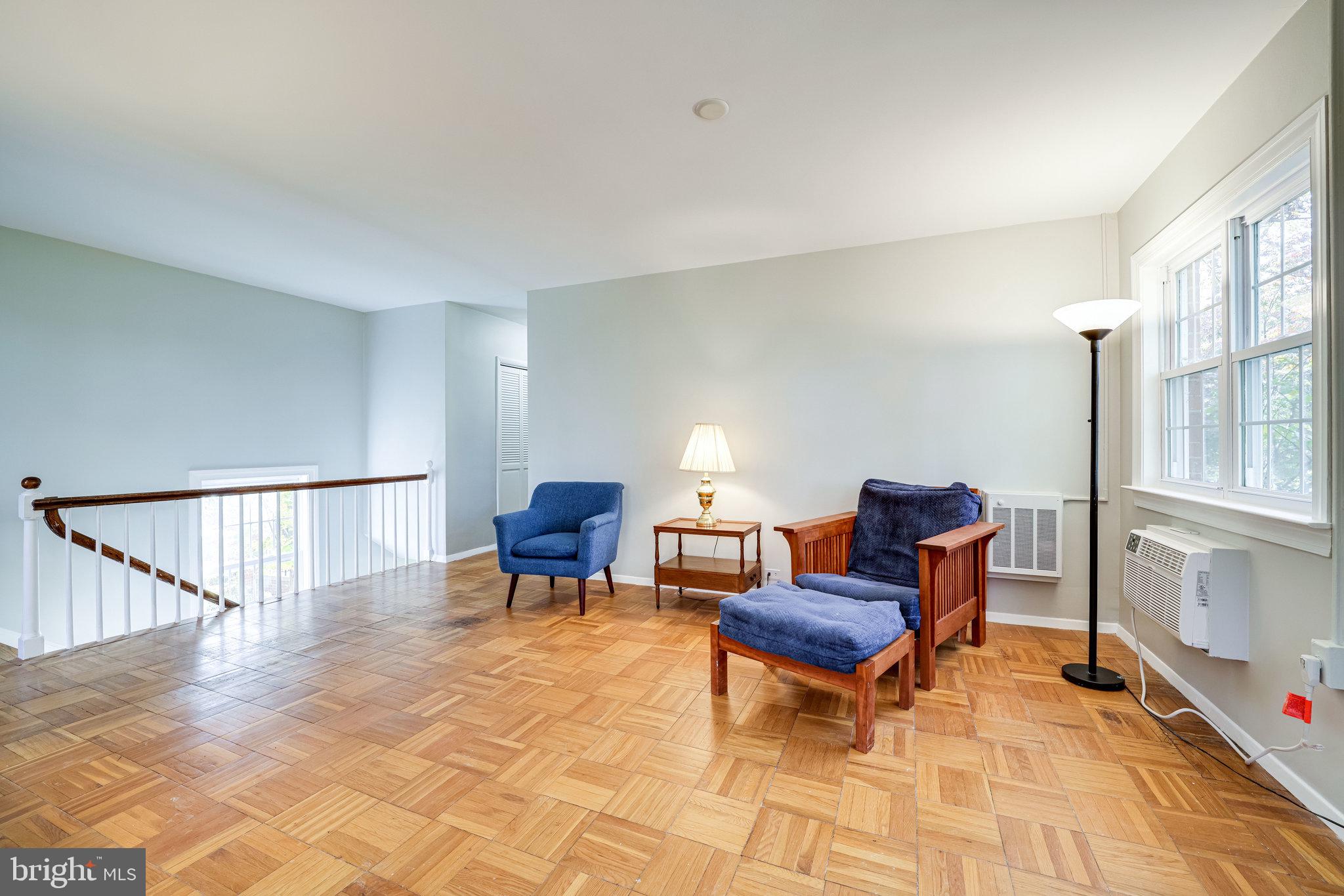 1741 Preston Road, Unit 962 Alexandria, VA 22302 - Photo 3 of 31 Open living room
