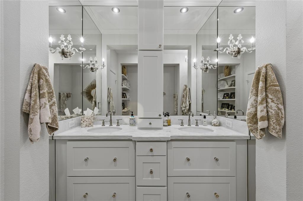 6269 Oram Street, Unit 23 Dallas, TX 75214 - Photo 20 of 39 a bathroom with a double vanity sink and a mirror