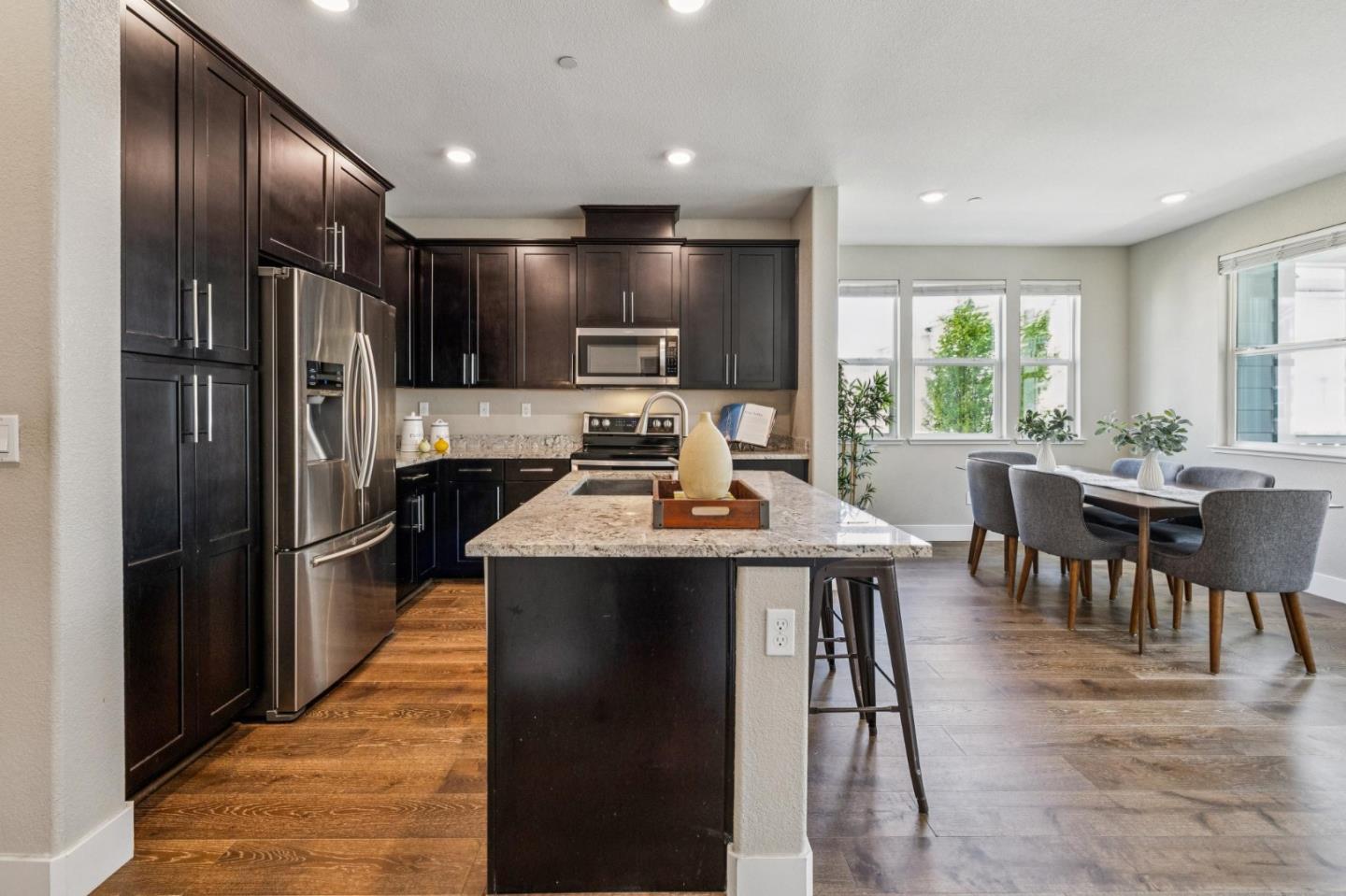 21 Tidal Way San Mateo, CA 94401 - Photo 8 of 22