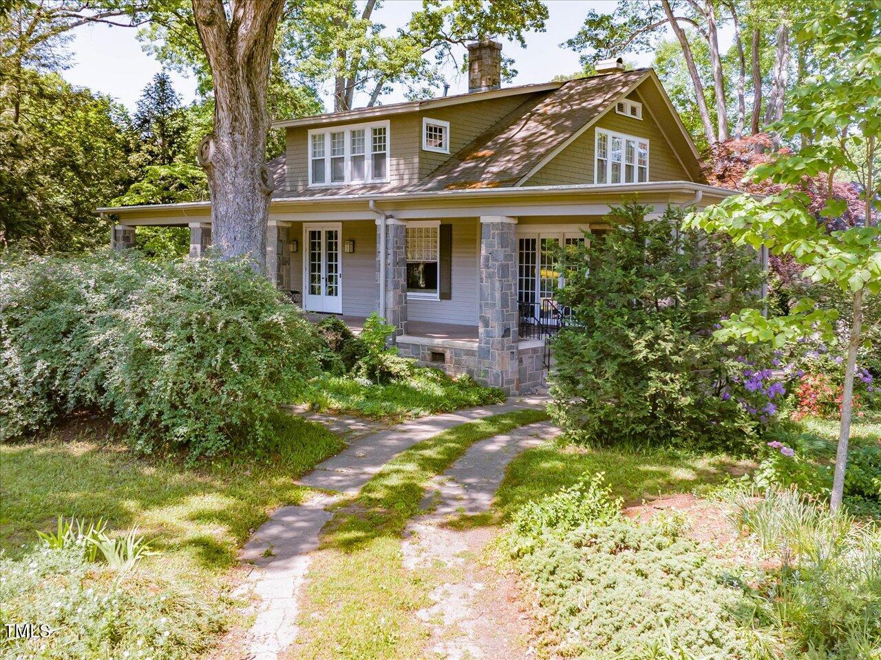 2400 Fairview Road Raleigh, NC 27608 - Photo 19 of 94 020-020-2400Fairview-SpringExt-20250428