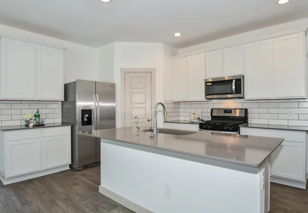 $2,650 | 8034 House Bank Lane, Rosharon, TX 77583