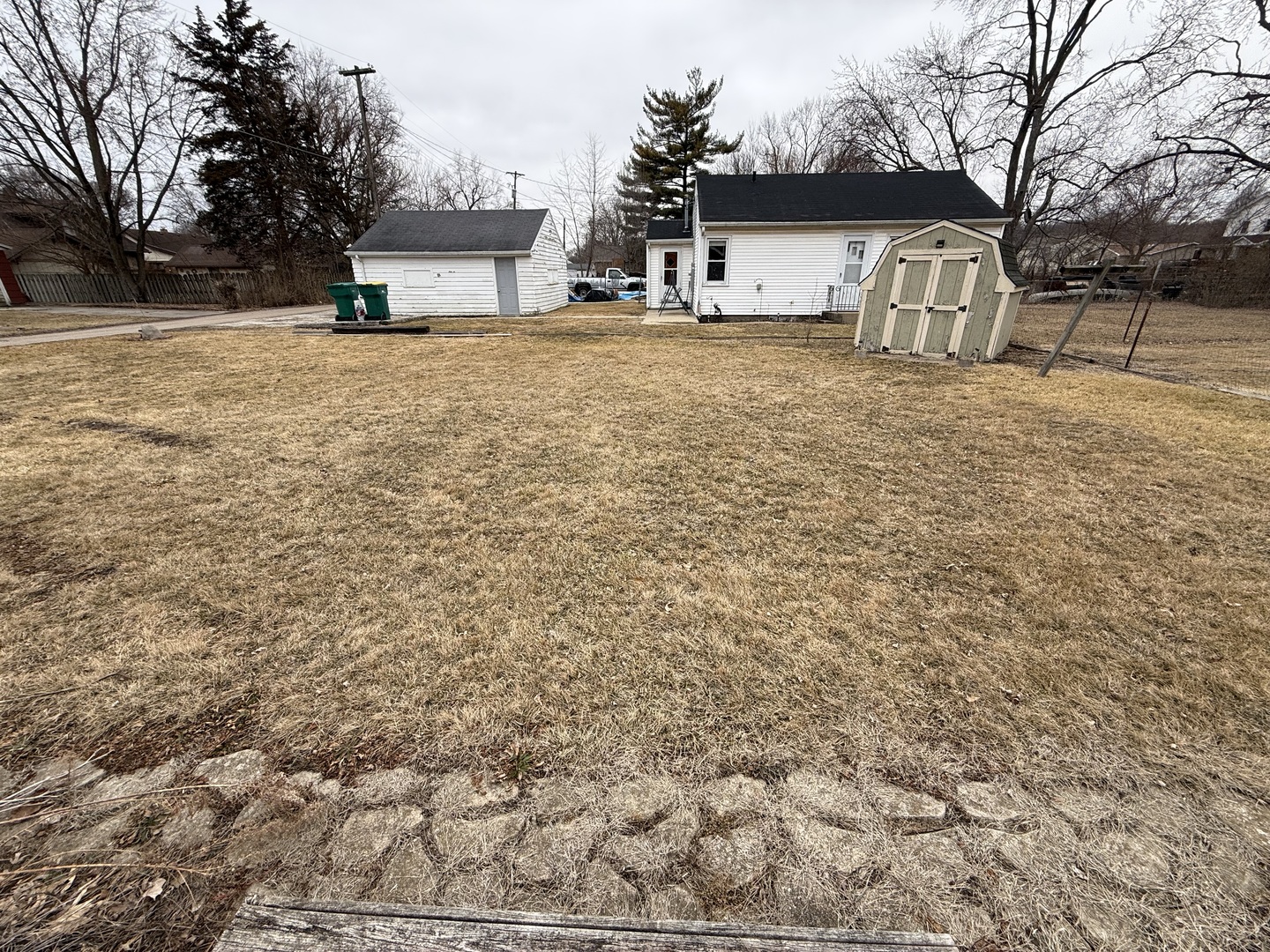 1849 Post Street Ottawa, IL 61350 - Photo 4 of 22 a house view with yard space