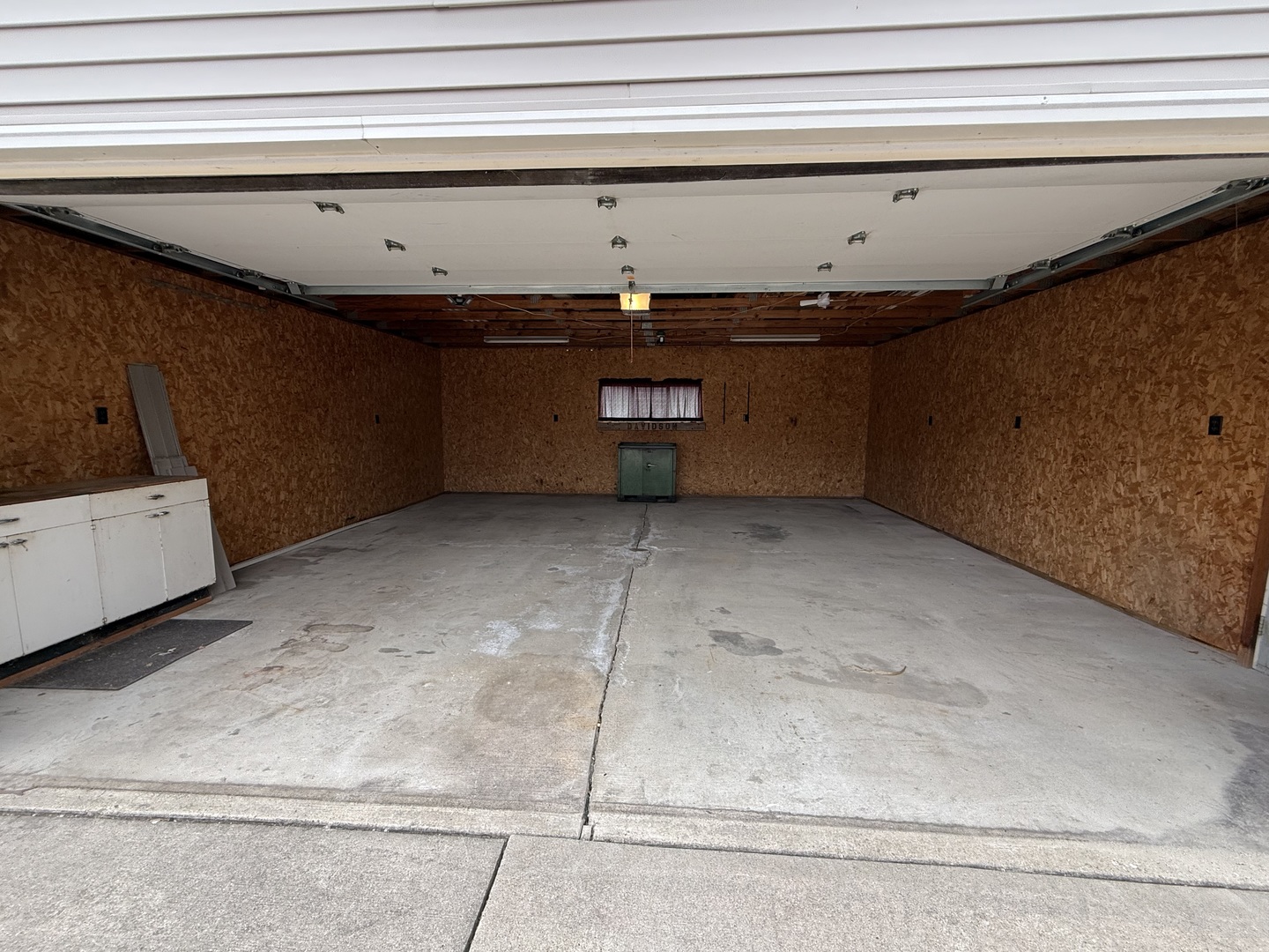 1849 Post Street Ottawa, IL 61350 - Photo 6 of 22 a view of a garage