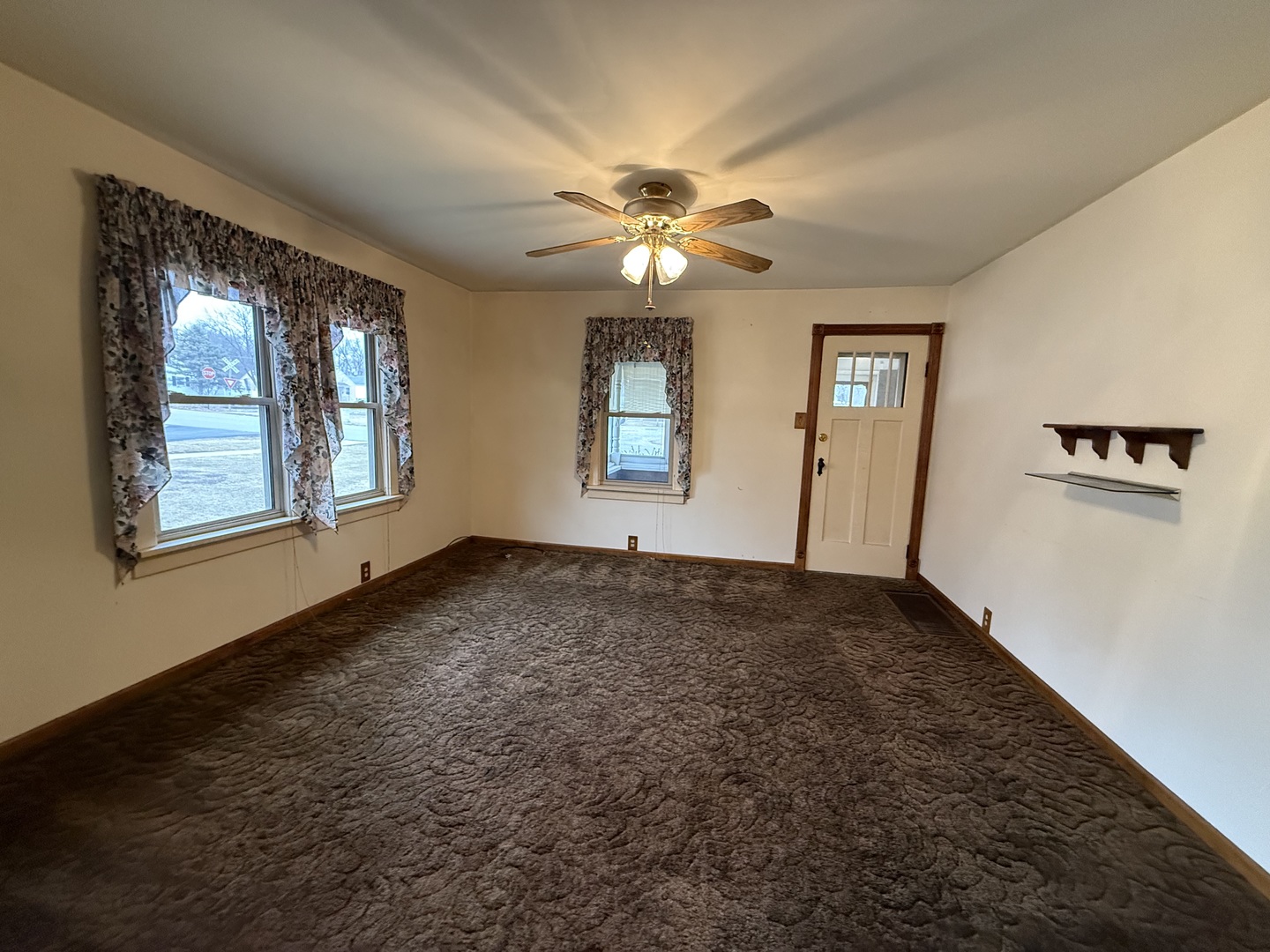 1849 Post Street Ottawa, IL 61350 - Photo 9 of 22 a view of a livingroom with a window