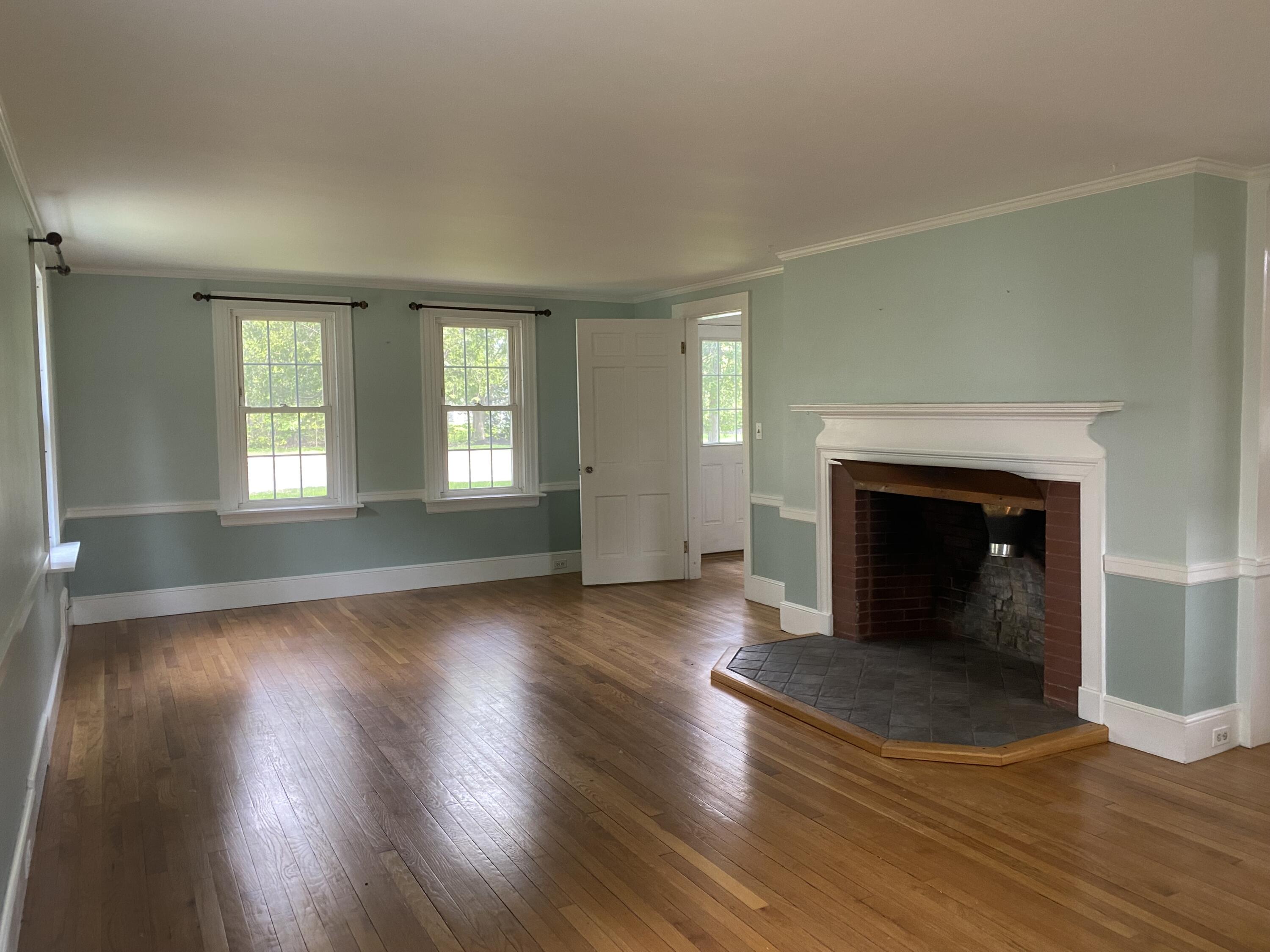 211 Allen Avenue Portland, ME 04103 - Photo 8 of 31 Livingrm1jpg