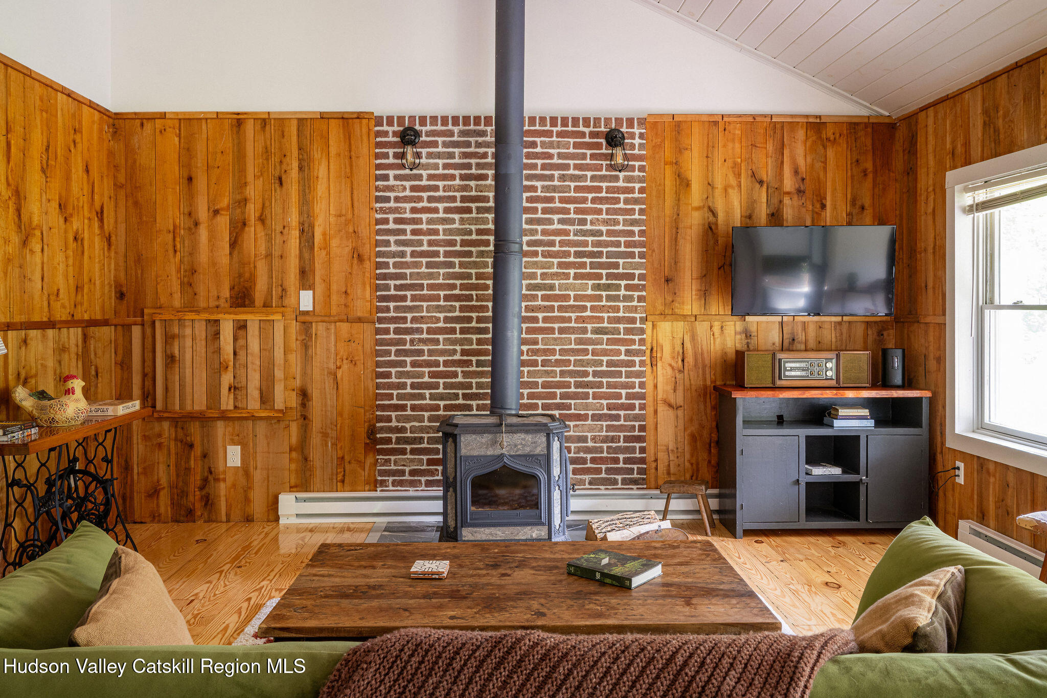 131 Old Story Road Leeds, NY 12451 - Photo 5 of 29 2026-05-CountryHouse-LeedsCabin-JdGlucks