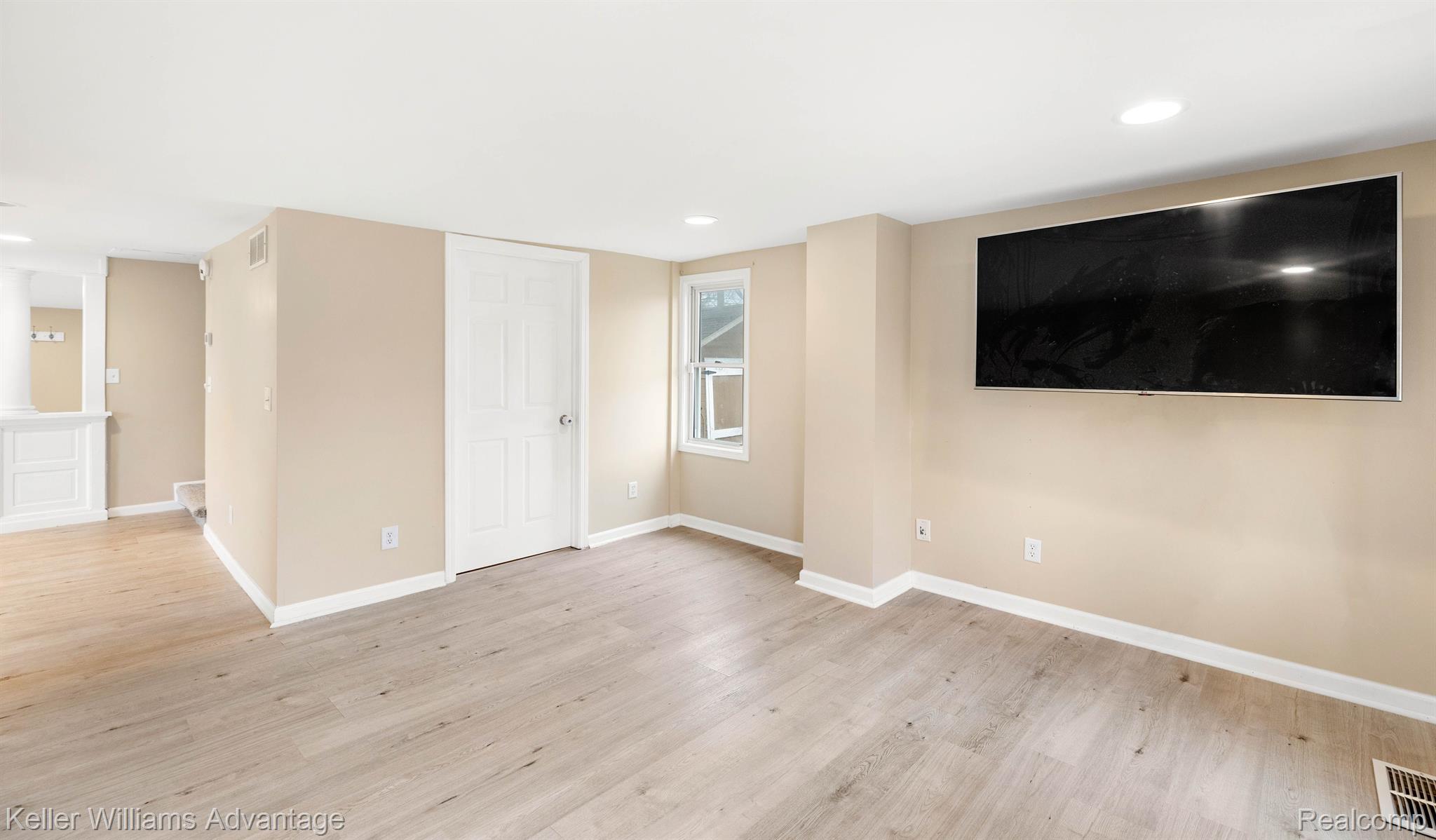 503 South Walnut Street Howell, MI 48843 - Photo 4 of 28 Gallery Image 4