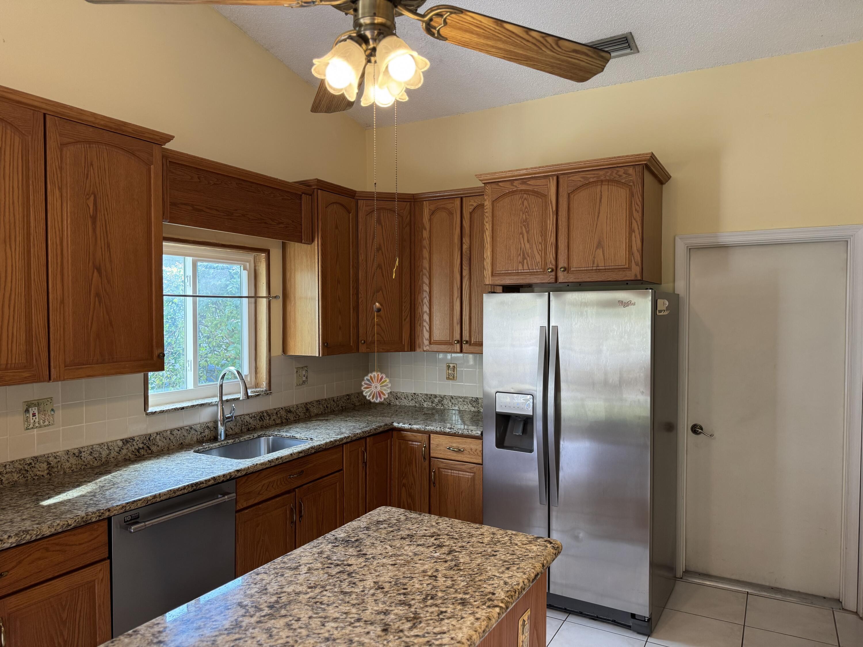 21068 Shady Vista Lane Boca Raton, FL 33428 - Photo 17 of 42 KITCHEN