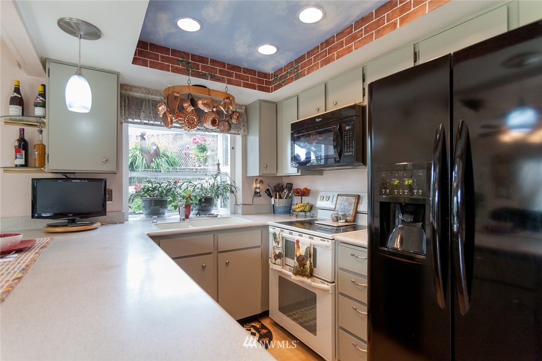 1541 Sheridan Road, Unit F1 Bremerton, WA 98310 - Photo 10 of 24 Gallery Image 10