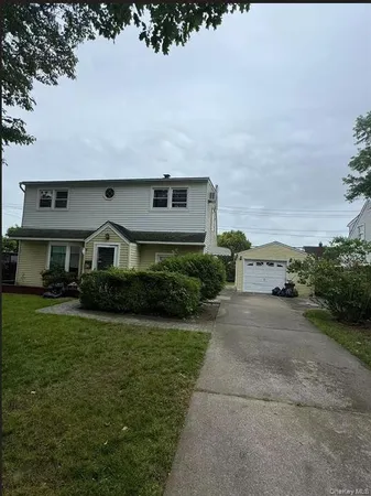$4,000 | 42 Hollyhock Road, Levittown, NY 11756