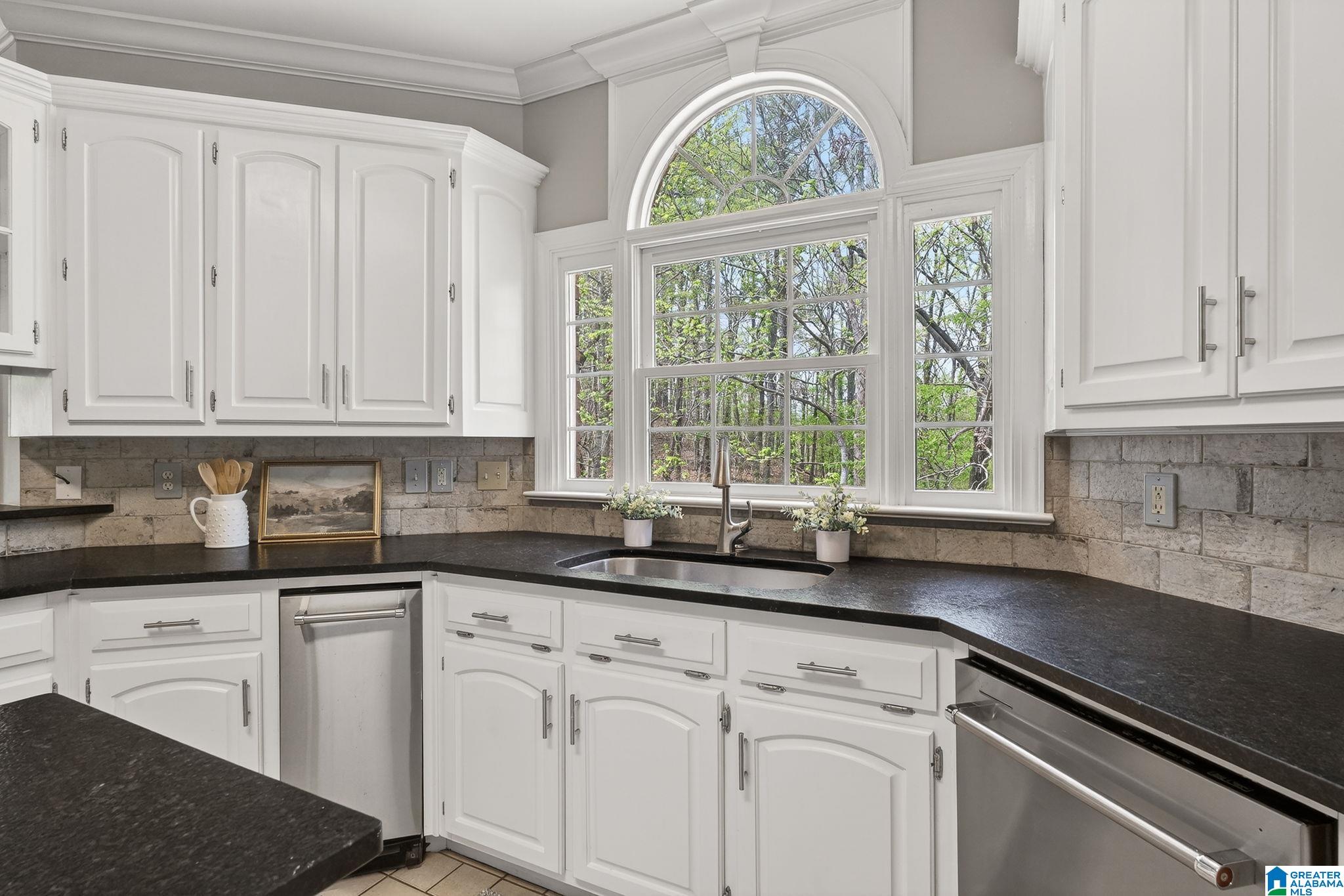 133 Windsor Circle Pelham, AL 35124 - Photo 4 of 53