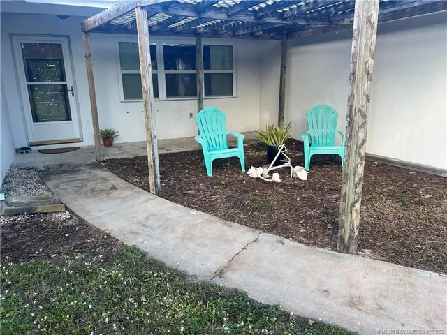 $2,400 | 1467 Southeast Andrews Street, Stuart, FL 34996