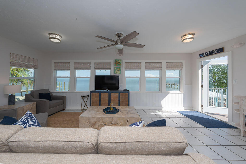 58121 Morton Street Marathon, FL 33050 - Photo 31 of 93 Living Room
