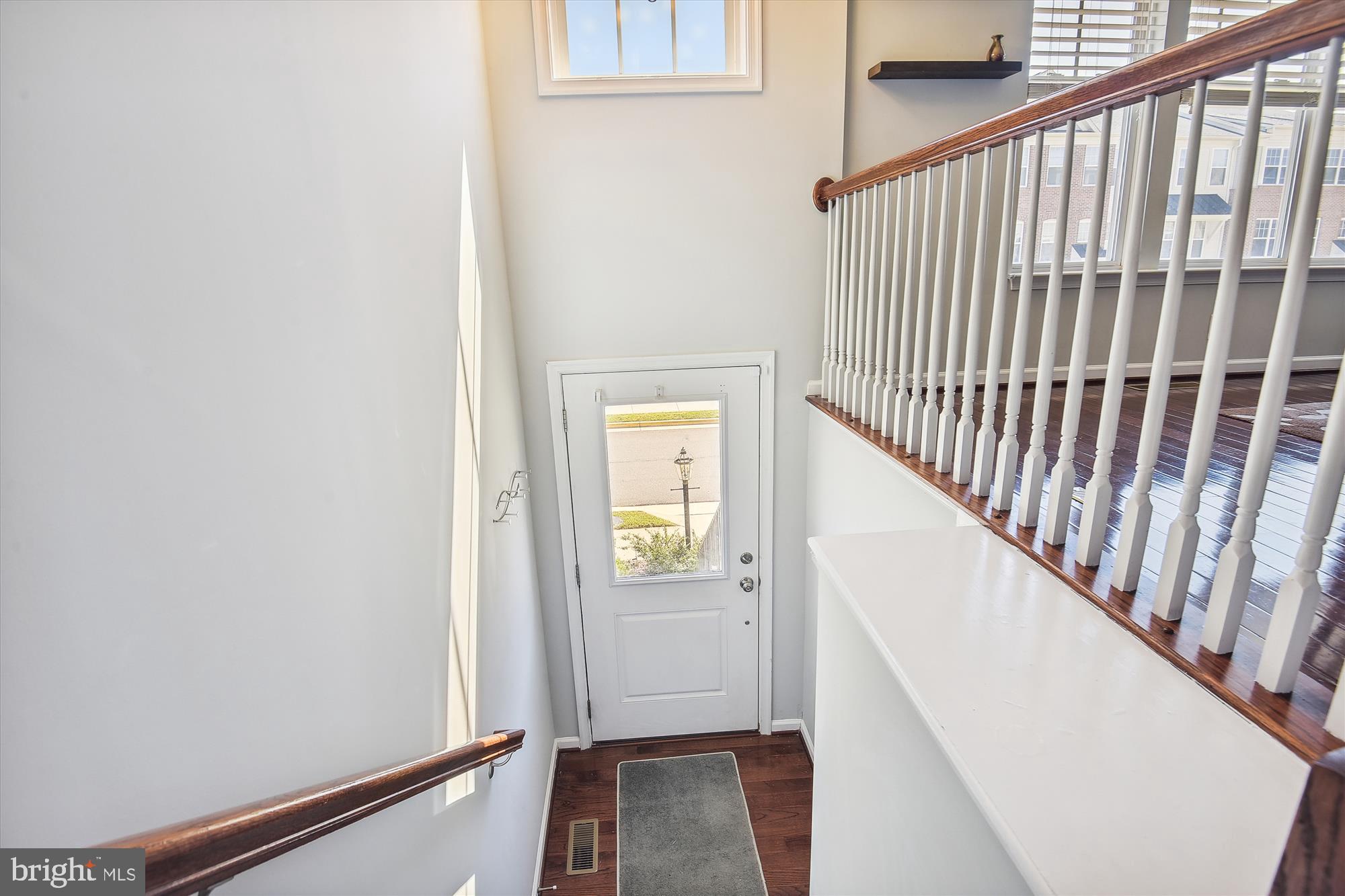 43464 Hopestone Terrace Chantilly, VA 20152 - Photo 11 of 65 Entry