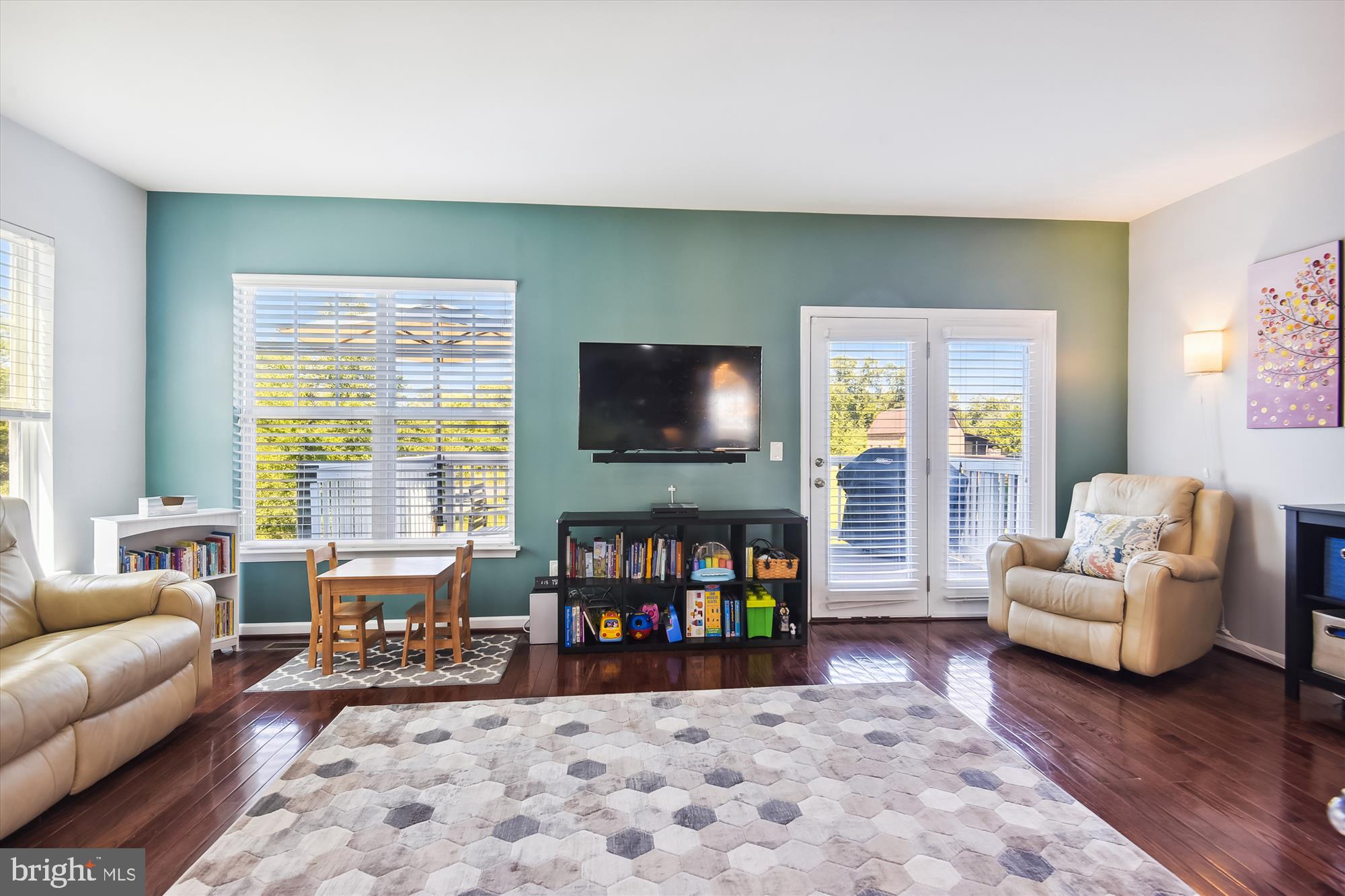 43464 Hopestone Terrace Chantilly, VA 20152 - Photo 18 of 65 Living Room