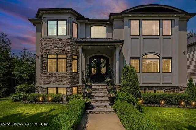 a view of entryway livingroom and hall