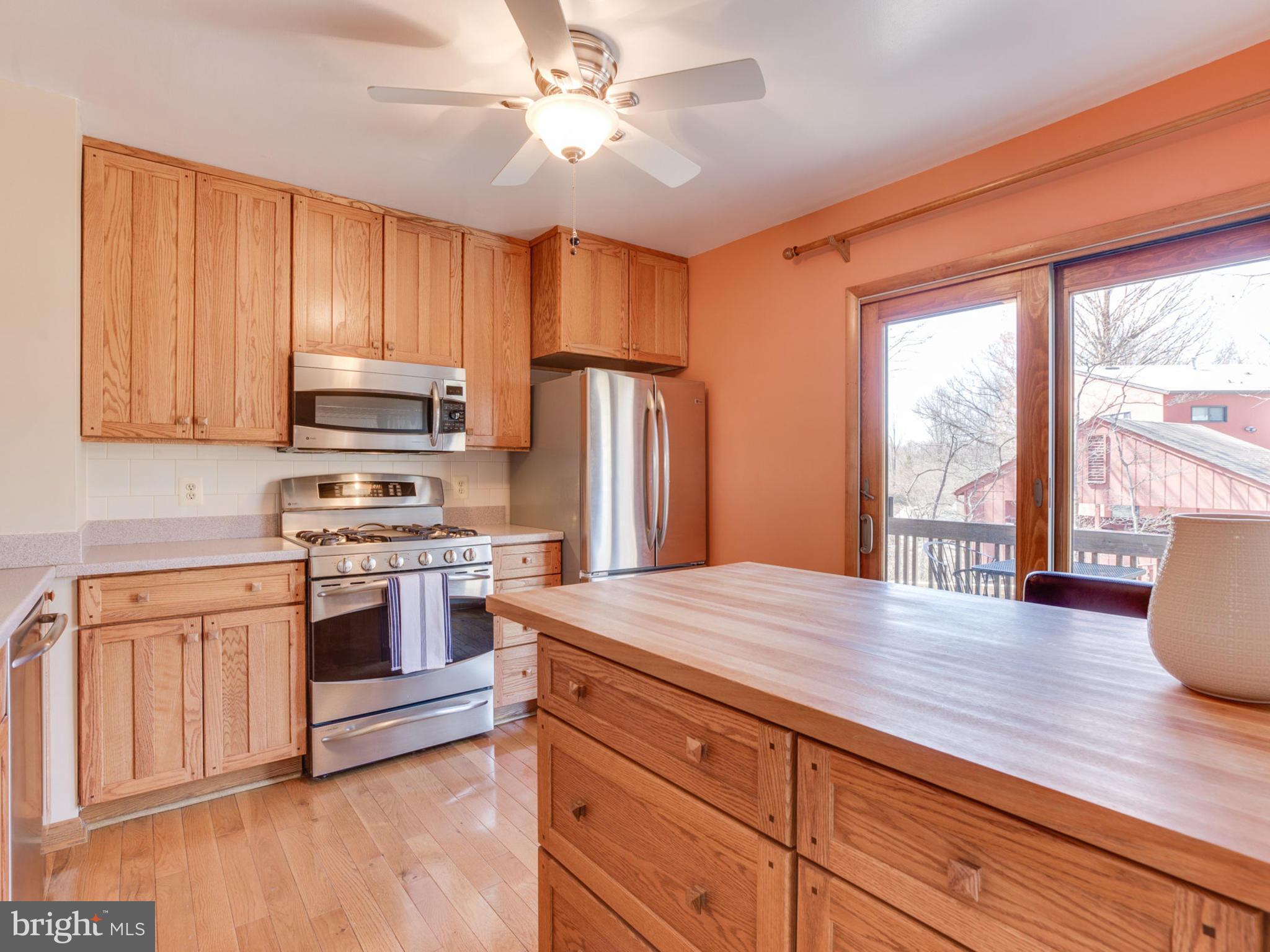 9405 Raintree Road Burke, VA 22015 - Photo 11 of 30 Kitchen