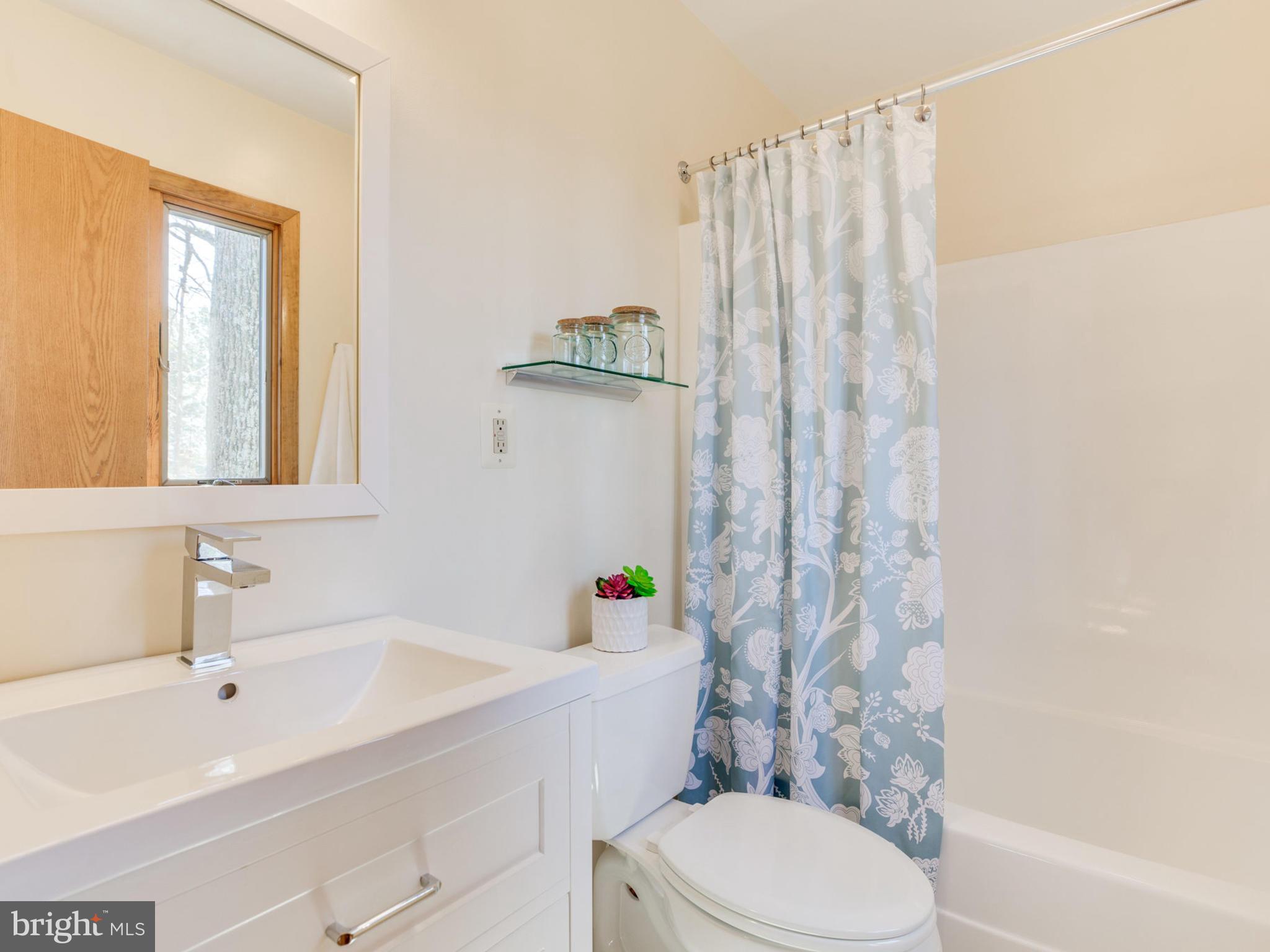 9405 Raintree Road Burke, VA 22015 - Photo 16 of 30 Master Bathroom