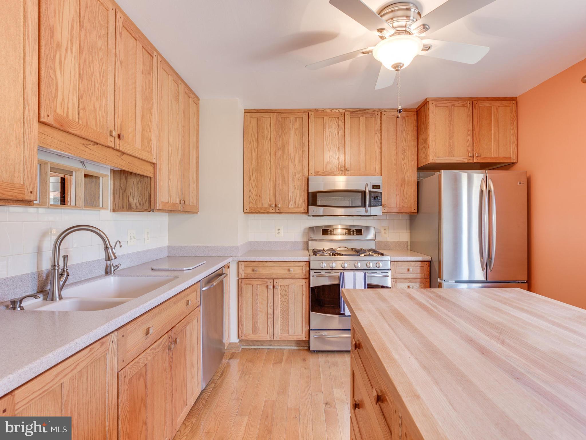 9405 Raintree Road Burke, VA 22015 - Photo 10 of 30 Kitchen