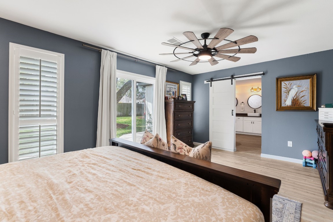 10619 Cranbrook Road Houston, TX 77042 - Photo 19 of 32 This room was designed with relaxation in mind.