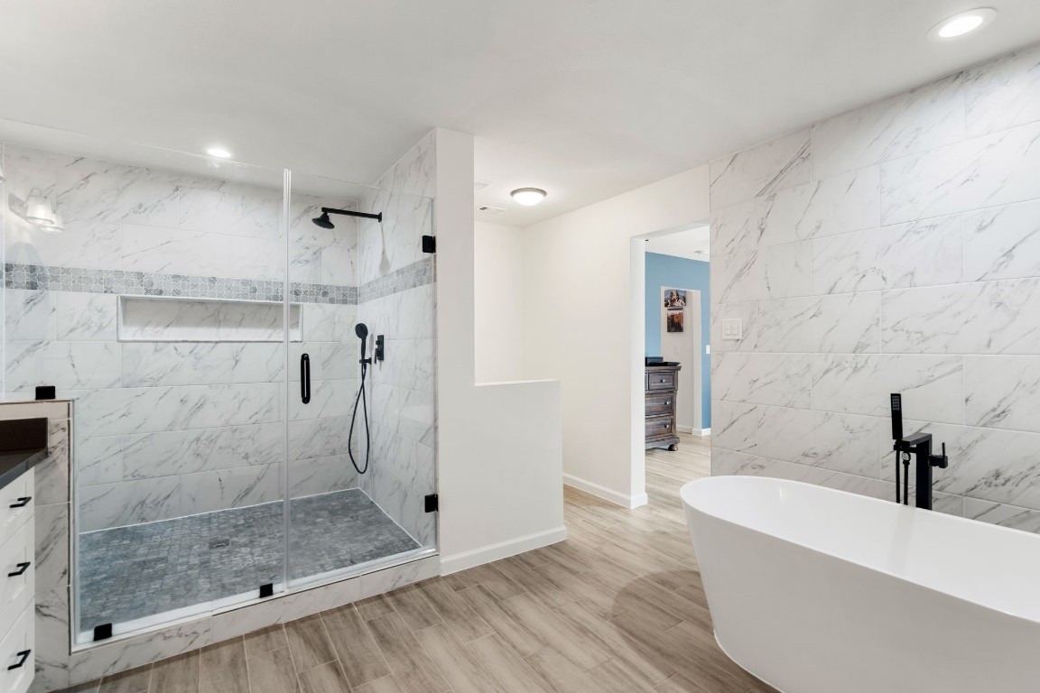 10619 Cranbrook Road Houston, TX 77042 - Photo 21 of 32 A freestanding soaking tub and palatial walk in shower invite you to unwind and soak away the day in pure luxury.