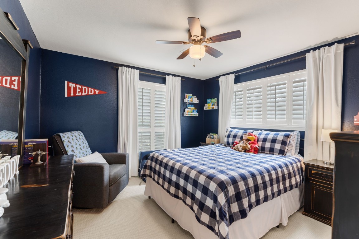 10619 Cranbrook Road Houston, TX 77042 - Photo 22 of 32 The 1st guest bedroom boasts generous proportions, ensuring ample space for relaxation or productivity.