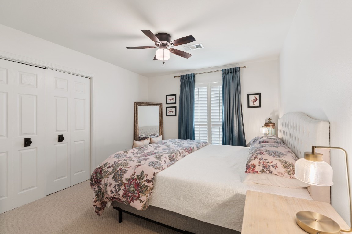 10619 Cranbrook Road Houston, TX 77042 - Photo 23 of 32 Sunlight pours through the windows in the 2nd guest bedroom, creating a warm and inviting ambiance.