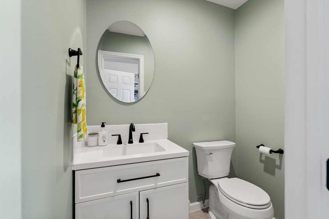 10619 Cranbrook Road Houston, TX 77042 - Photo 27 of 32 A powder room is conveniently located for guest use.