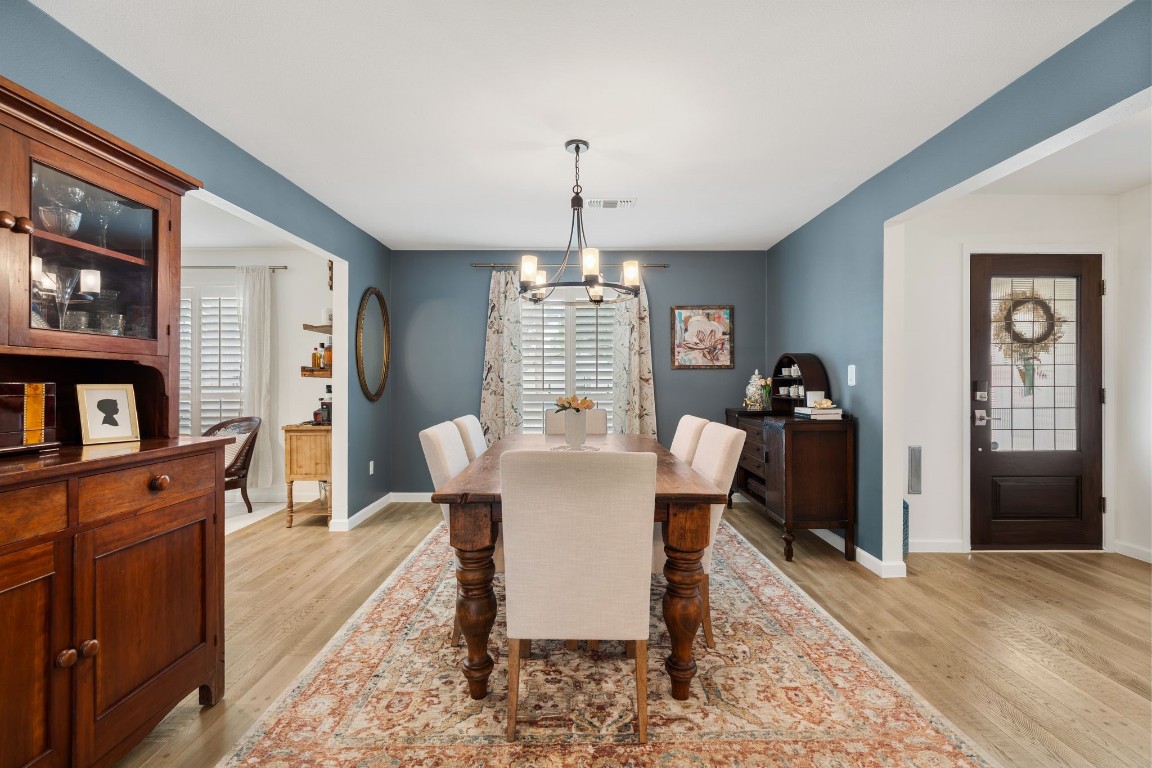 10619 Cranbrook Road Houston, TX 77042 - Photo 4 of 32 This dining room makes every meal feel like a special occasion.