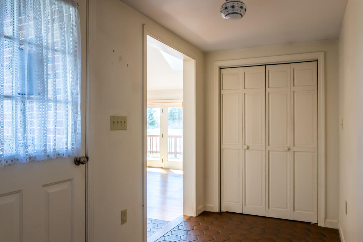 618 North Road Yarmouth, ME 04096 - Photo 22 of 48 11-Mudroom