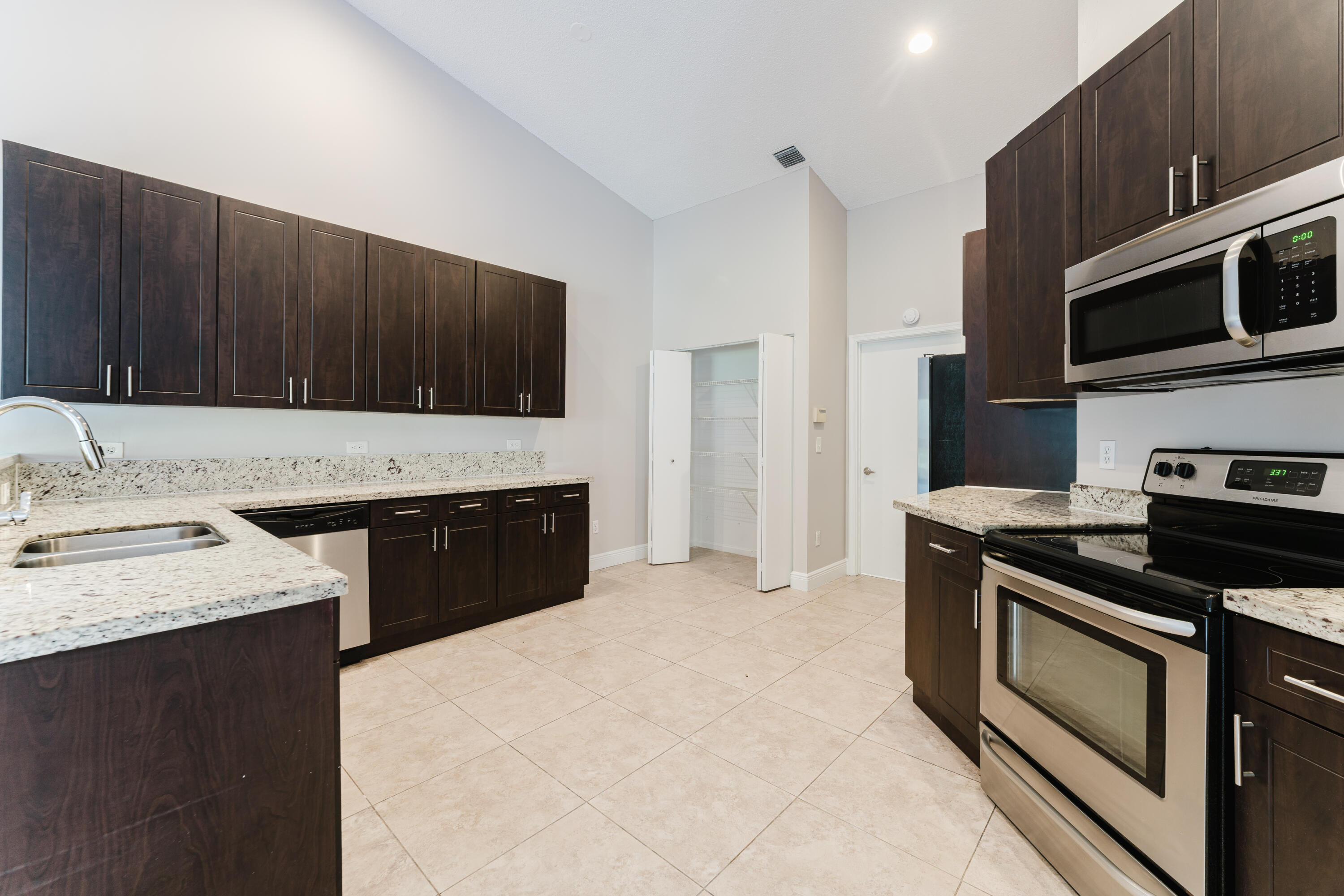 1298 Northwest 15th Avenue, Unit B Boca Raton, FL 33486 - Photo 9 of 44 B-23