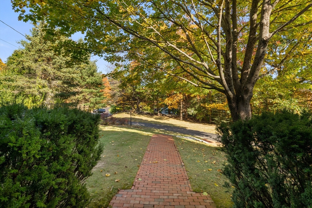 157 Ruggles Street Westborough, MA 01581 - Photo 4 of 42 Gallery Image 4