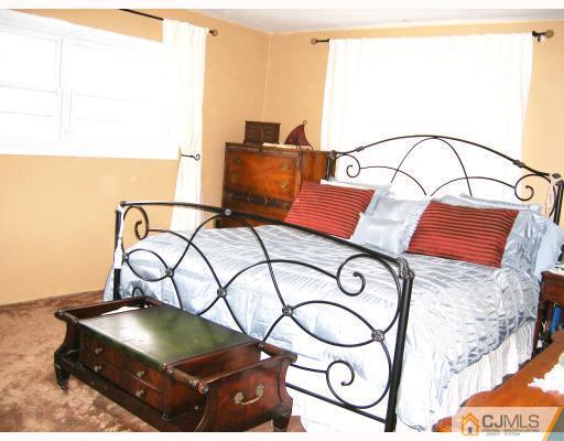 4 Tiffin Road Kendall Park, NJ 08824 - Photo 5 of 8 Gallery Image 5