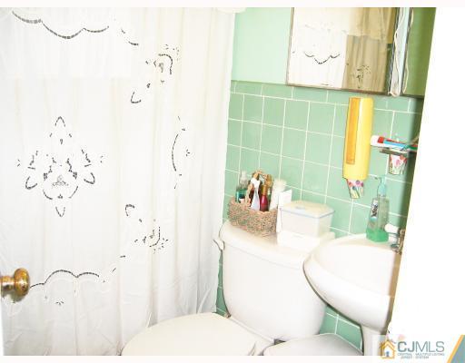 4 Tiffin Road Kendall Park, NJ 08824 - Photo 8 of 8 Gallery Image 8