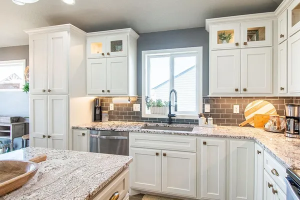 $584,900 | 713 48th Avenue West, West Fargo, ND 58078