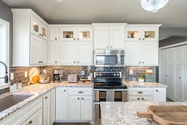 $584,900 | 713 48th Avenue West, West Fargo, ND 58078