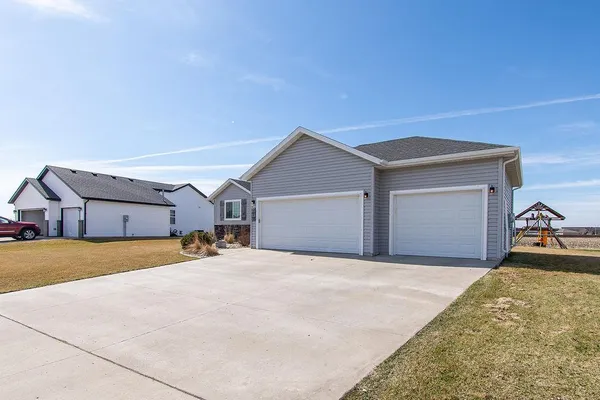 $584,900 | 713 48th Avenue West, West Fargo, ND 58078